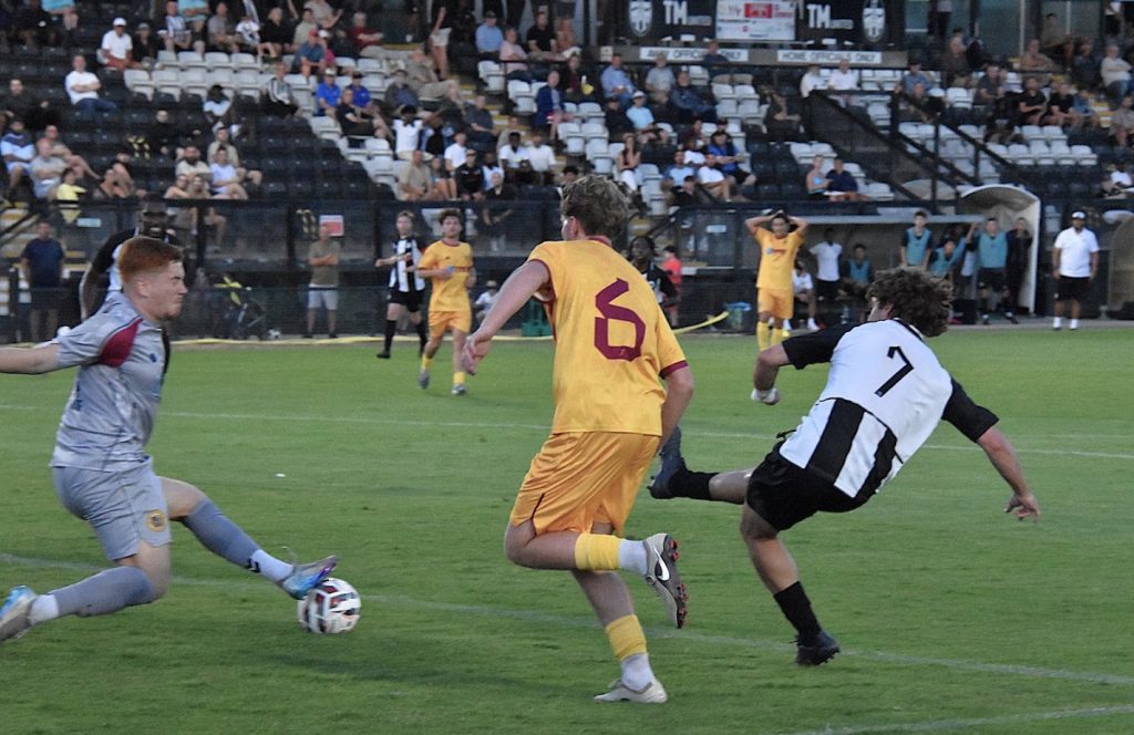 Max Oldham goes Close v Petts Wood - 11 August 2026